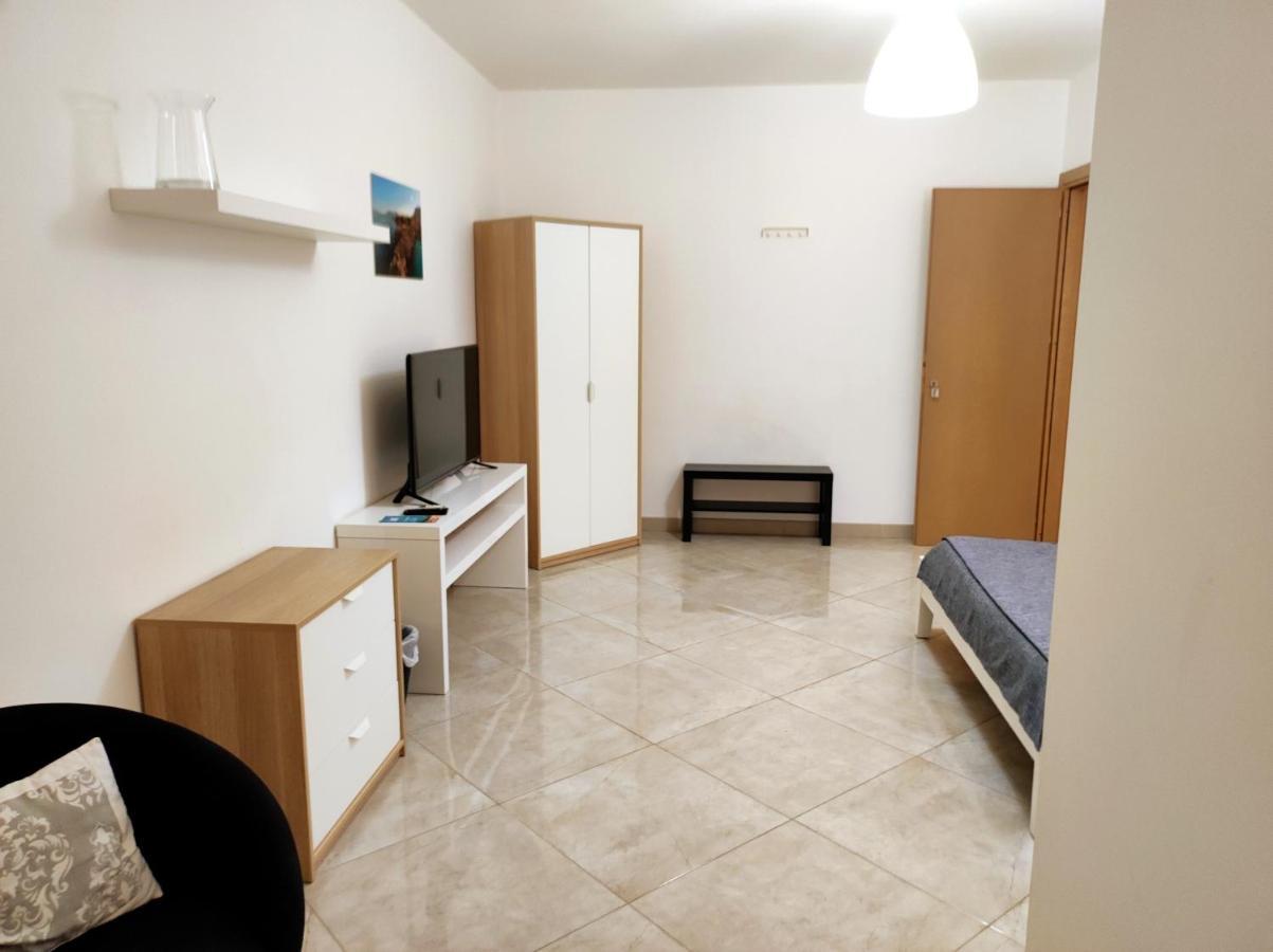 B&B Flavilla Santa Flavia Buitenkant foto