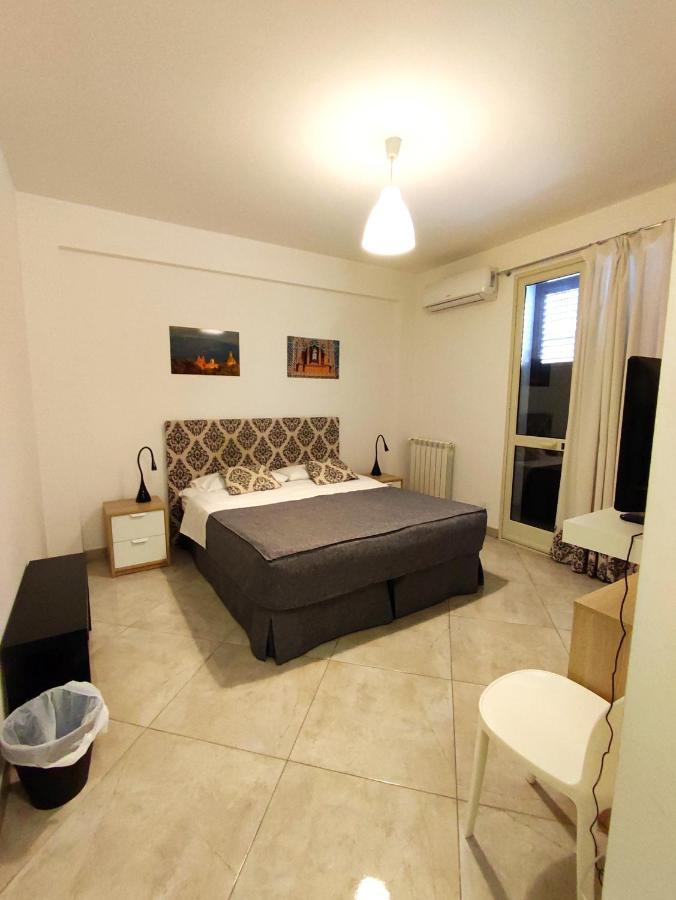B&B Flavilla Santa Flavia Buitenkant foto