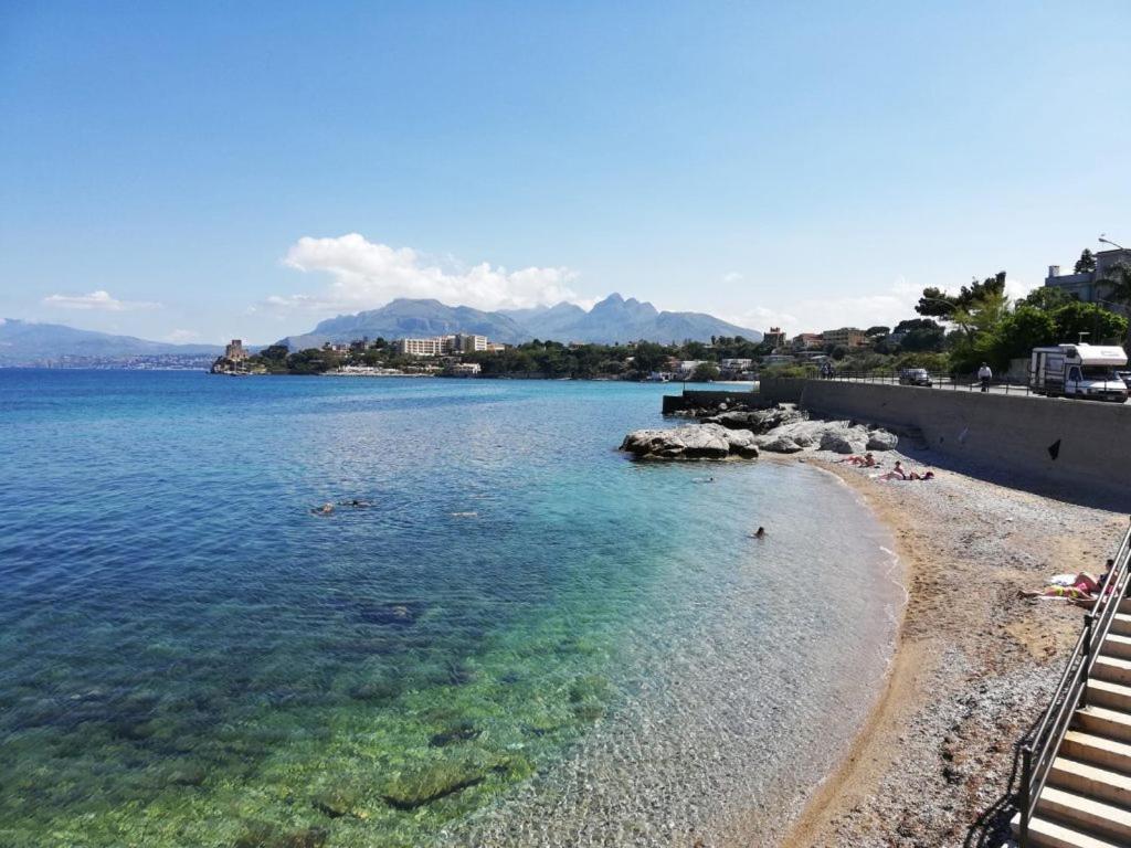 B&B Flavilla Santa Flavia Buitenkant foto