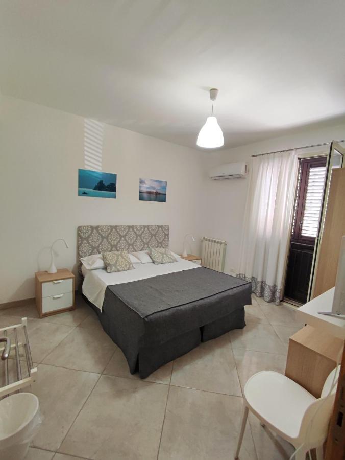 B&B Flavilla Santa Flavia Buitenkant foto