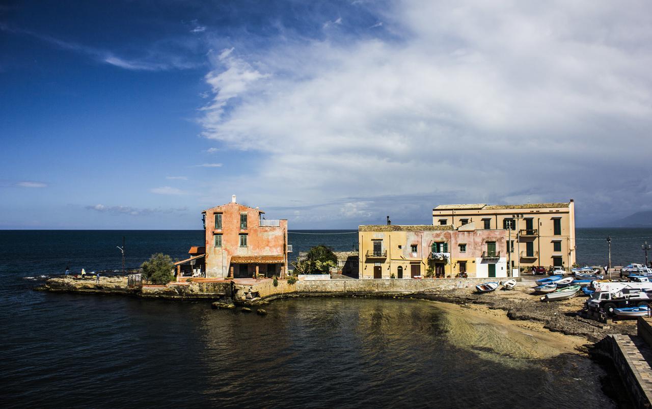B&B Flavilla Santa Flavia Buitenkant foto